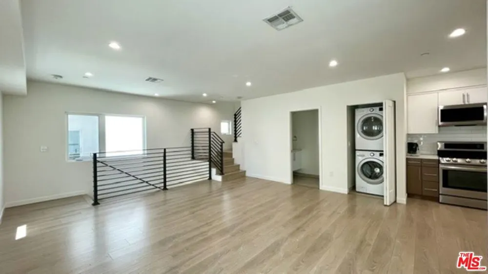 5222 Satsuma Avenue North Hollywood, CA 91601