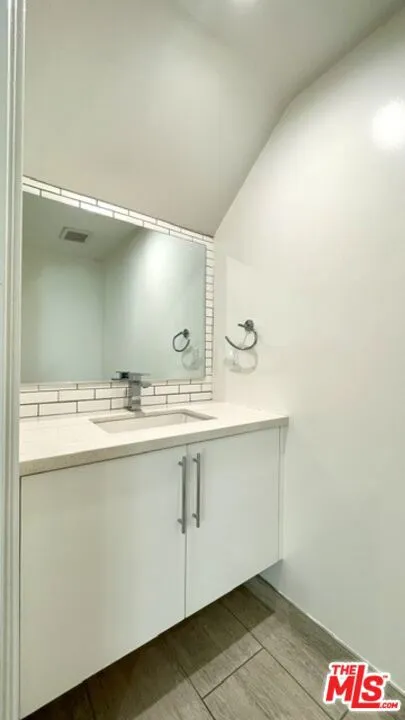 5222 Satsuma Avenue North Hollywood, CA 91601