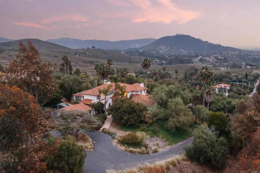 20784 Fortuna Del Norte Elfin Forest, CA 92029