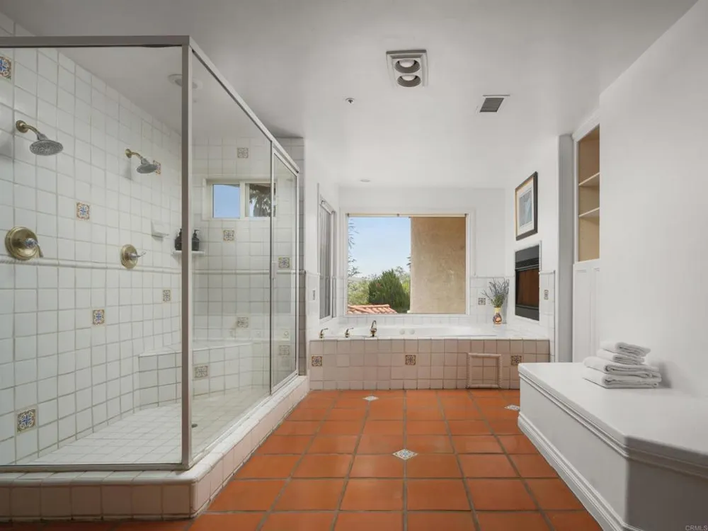 20784 Fortuna Del Norte Elfin Forest, CA 92029