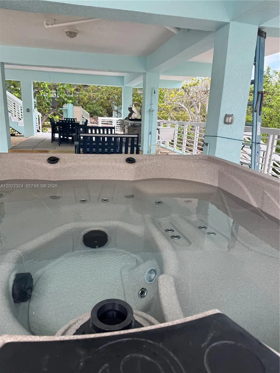102 Venetian Dr #102 Islamorada, FL 33036