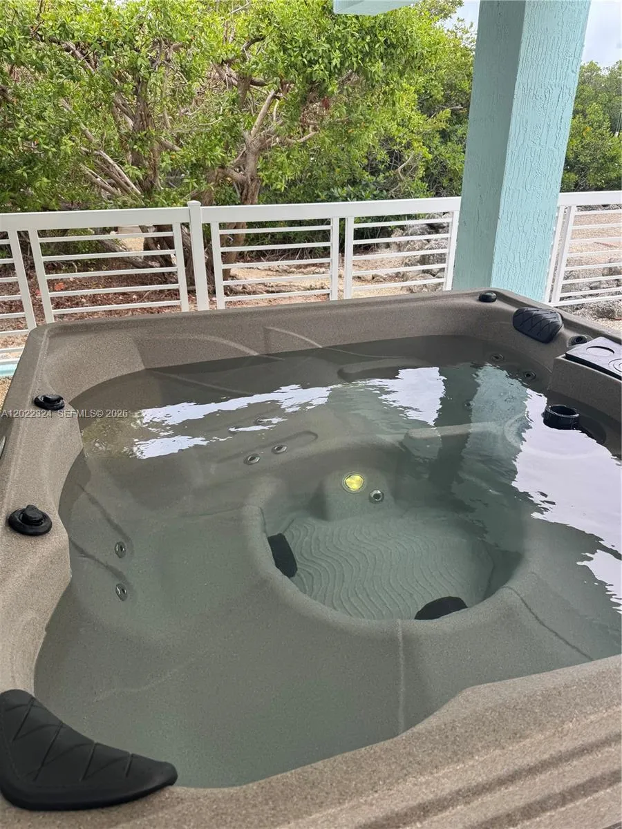 102 Venetian Dr #102 Islamorada, FL 33036