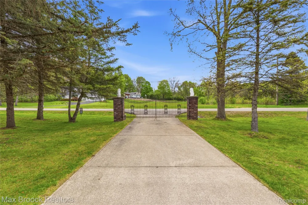 1392 Maple Grove Road Lapeer Township, MI 48446