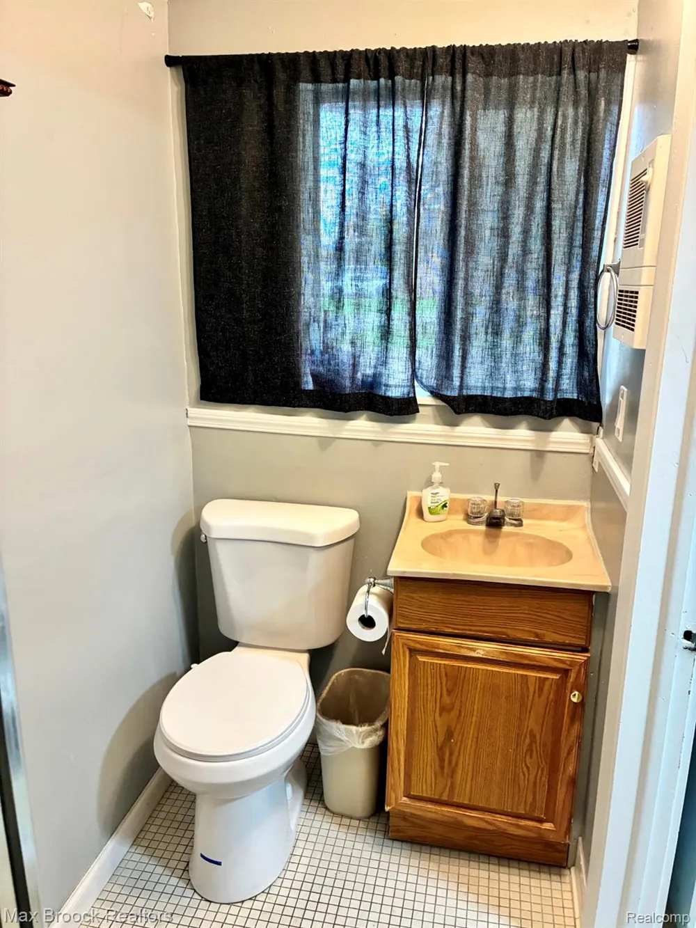 1392 Maple Grove Road Lapeer Township, MI 48446