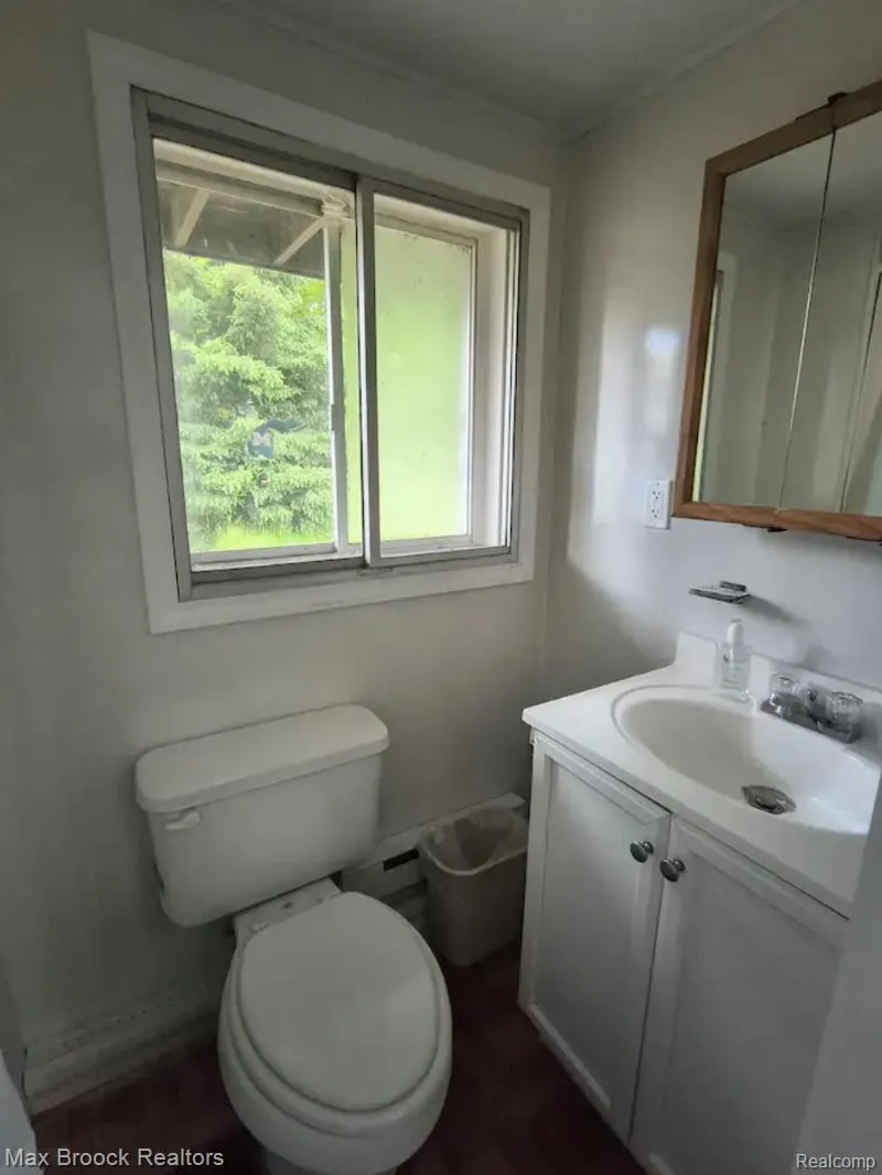 1392 Maple Grove Road Lapeer Township, MI 48446