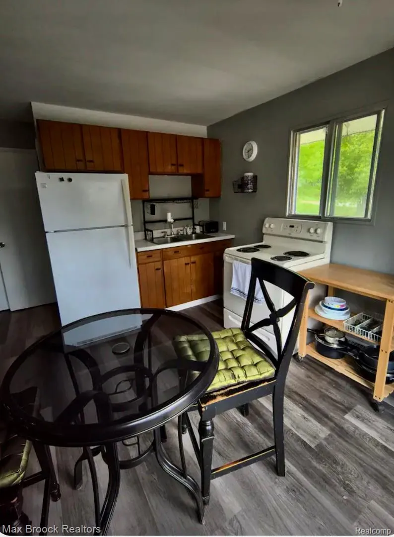 1392 Maple Grove Road Lapeer Township, MI 48446