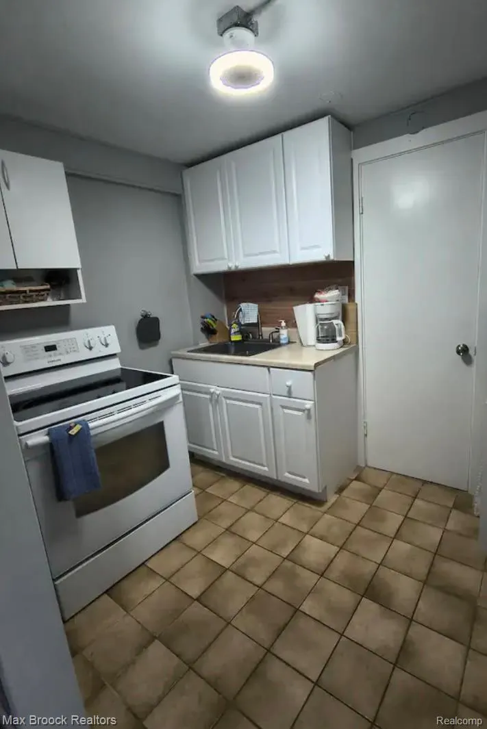 1392 Maple Grove Road Lapeer Township, MI 48446