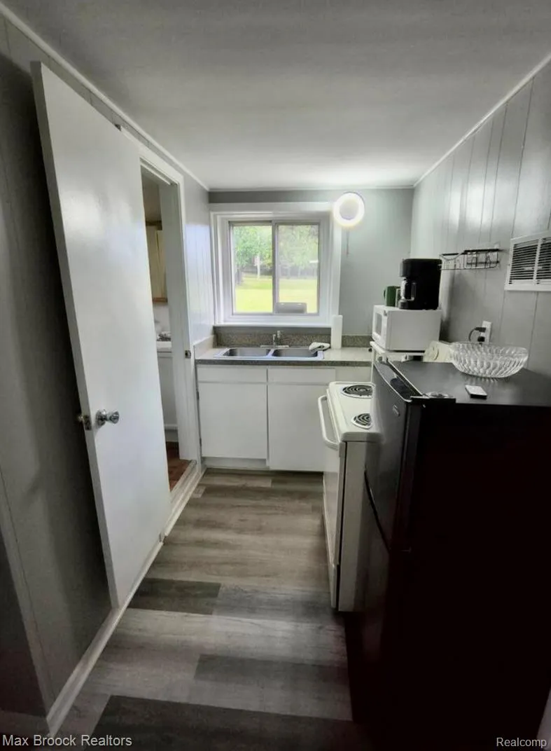 1392 Maple Grove Road Lapeer Township, MI 48446