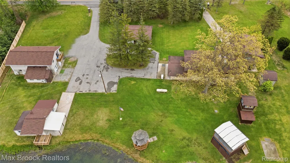 1392 Maple Grove Road Lapeer Township, MI 48446