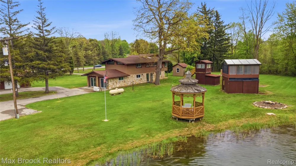 1392 Maple Grove Road Lapeer Township, MI 48446