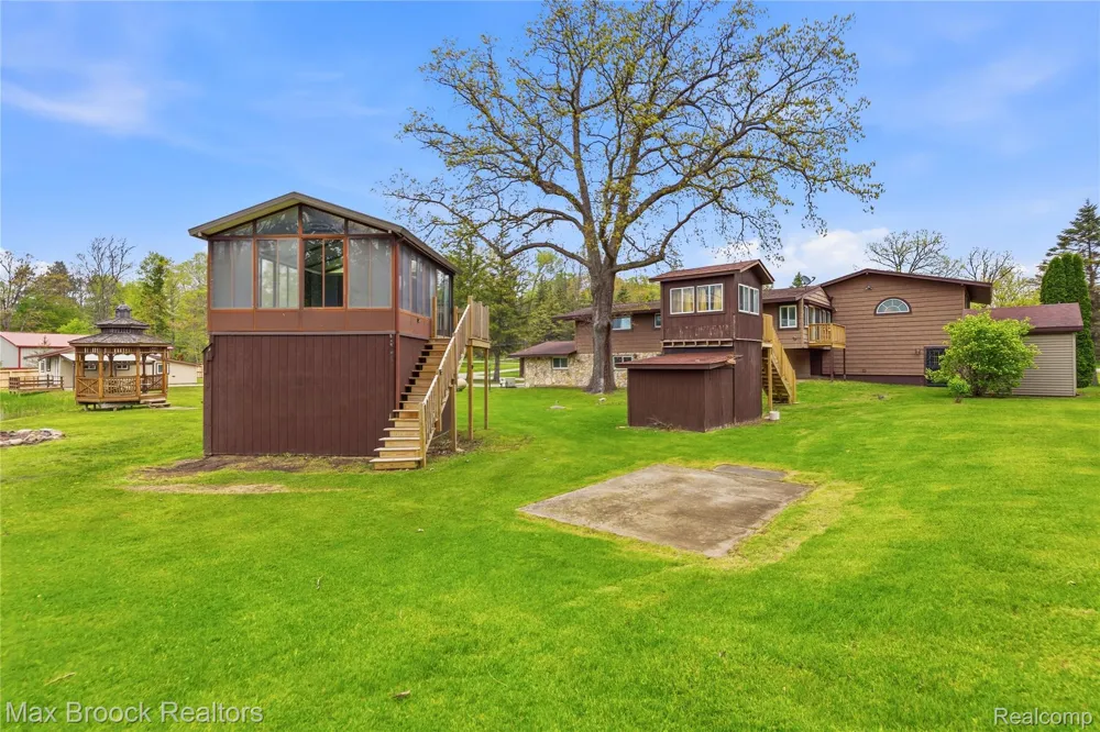 1392 Maple Grove Road Lapeer Township, MI 48446