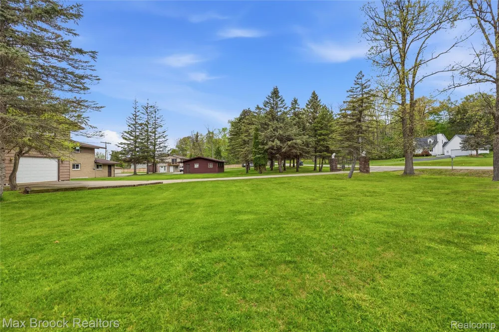 1392 Maple Grove Road Lapeer Township, MI 48446