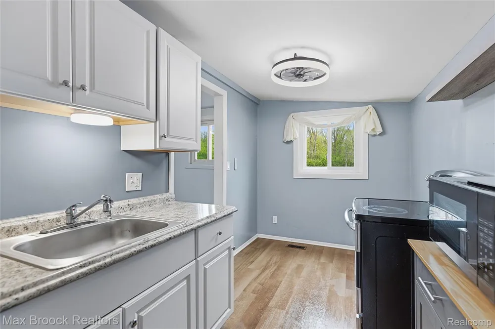 1392 Maple Grove Road Lapeer Township, MI 48446