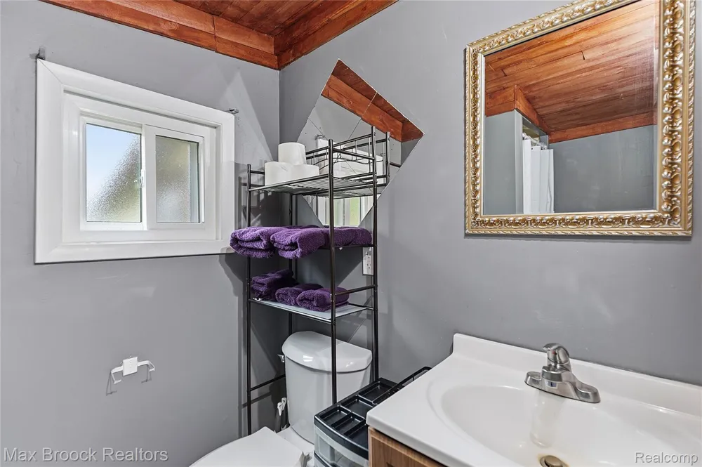 1392 Maple Grove Road Lapeer Township, MI 48446