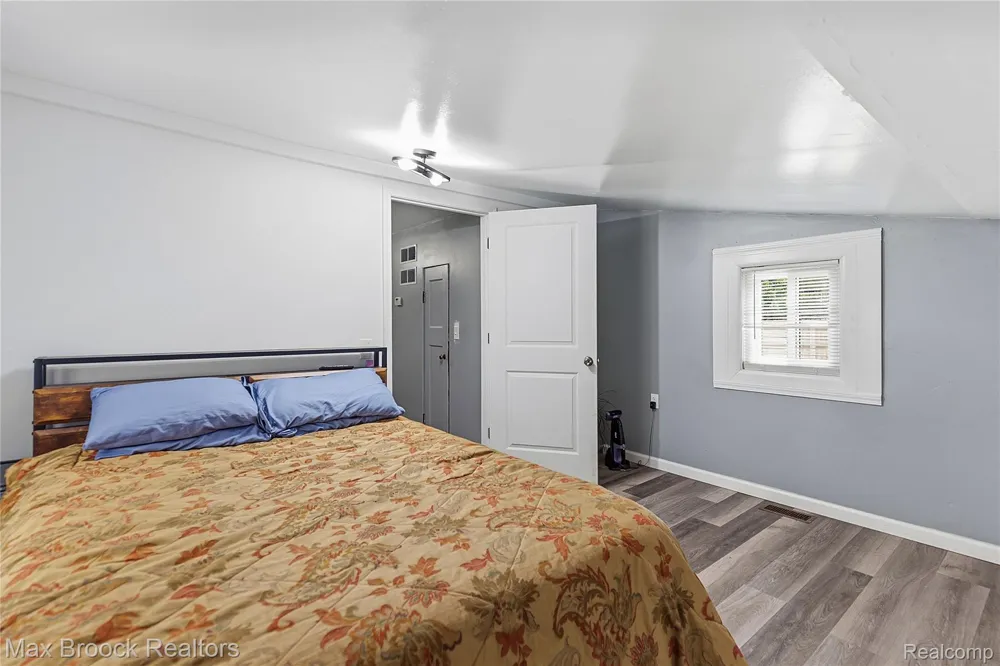 1392 Maple Grove Road Lapeer Township, MI 48446