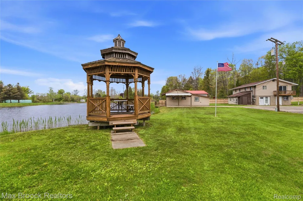 1392 Maple Grove Road Lapeer Township, MI 48446