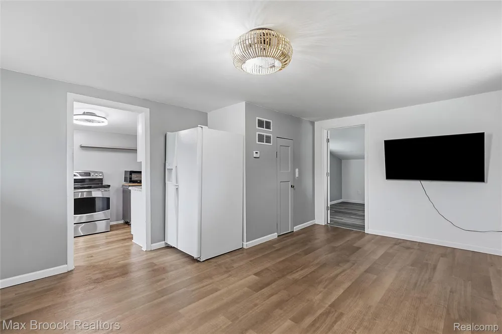 1392 Maple Grove Road Lapeer Township, MI 48446