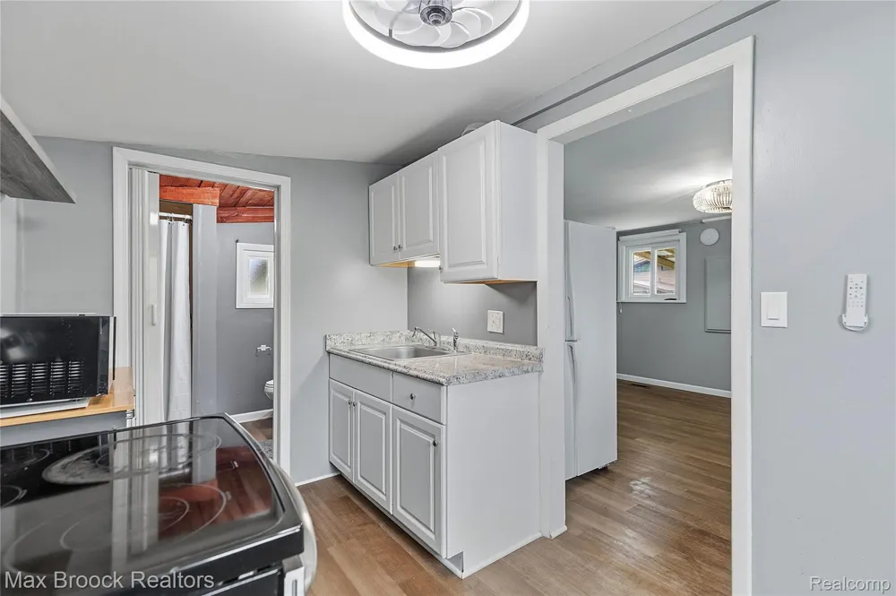 1392 Maple Grove Road Lapeer Township, MI 48446