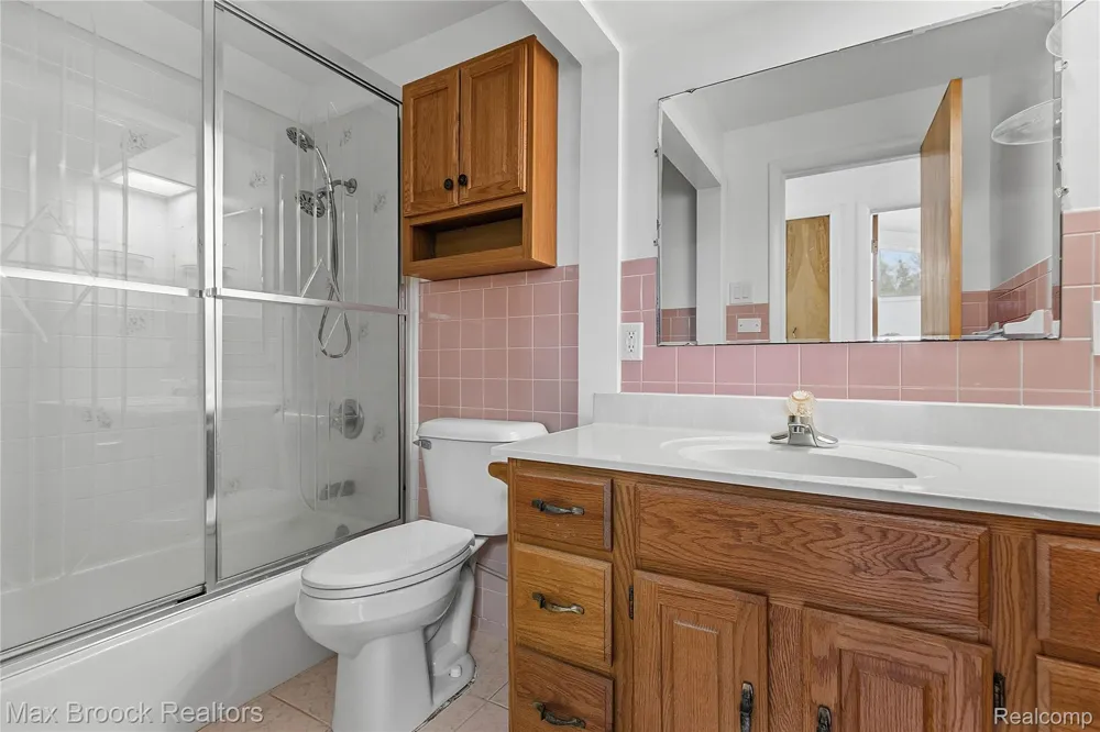 1392 Maple Grove Road Lapeer Township, MI 48446
