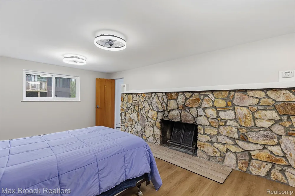 1392 Maple Grove Road Lapeer Township, MI 48446