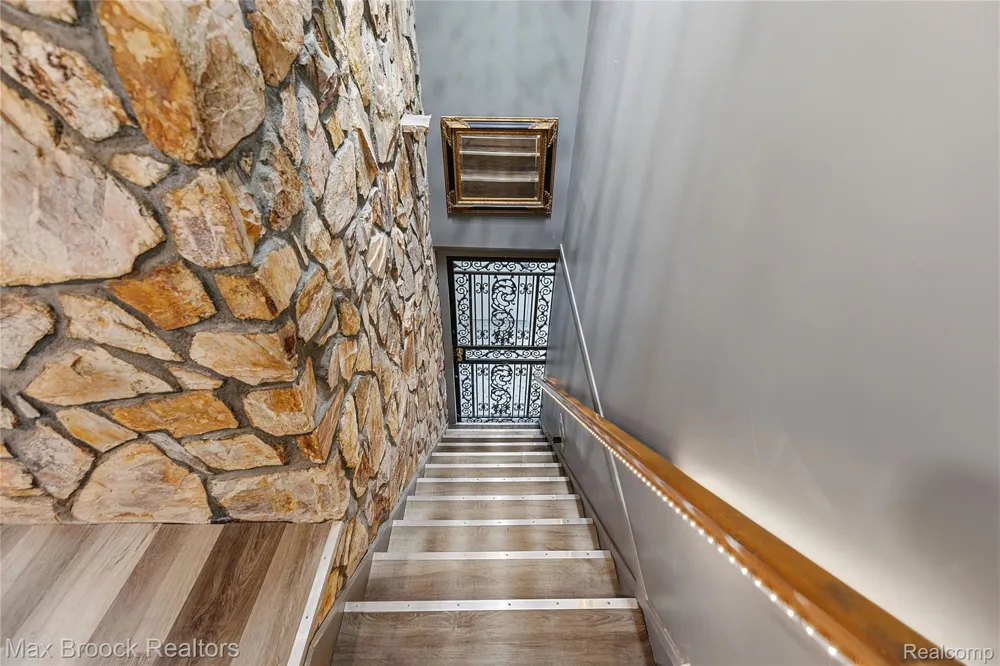 1392 Maple Grove Road Lapeer Township, MI 48446