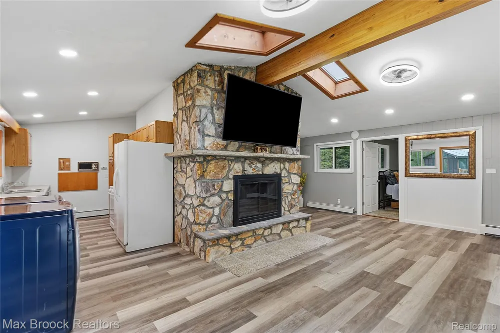 1392 Maple Grove Road Lapeer Township, MI 48446