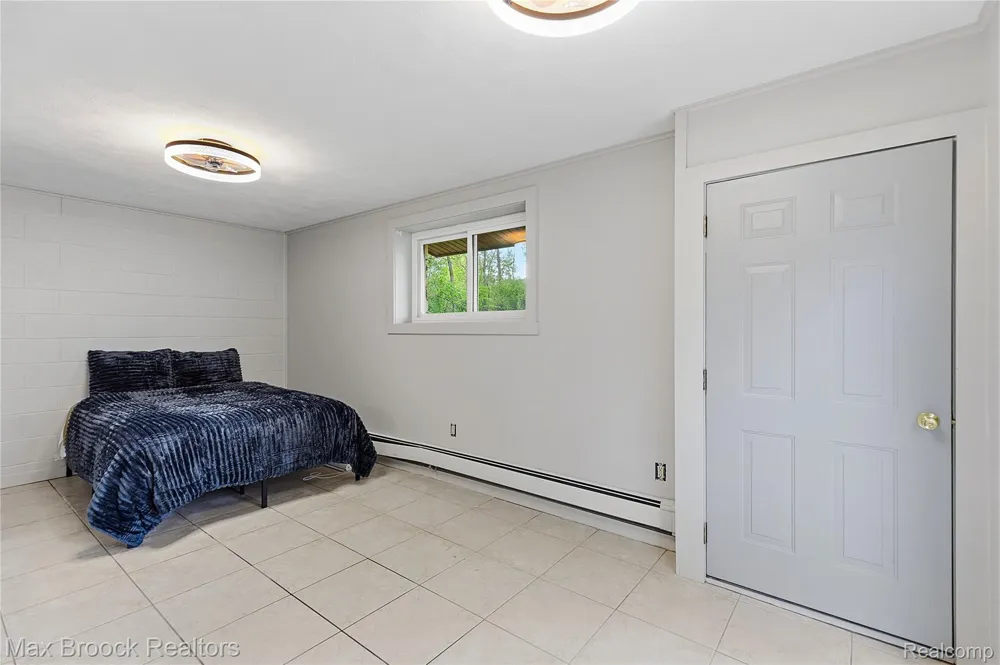 1392 Maple Grove Road Lapeer Township, MI 48446