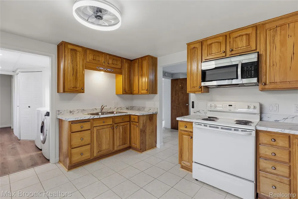 1392 Maple Grove Road Lapeer Township, MI 48446