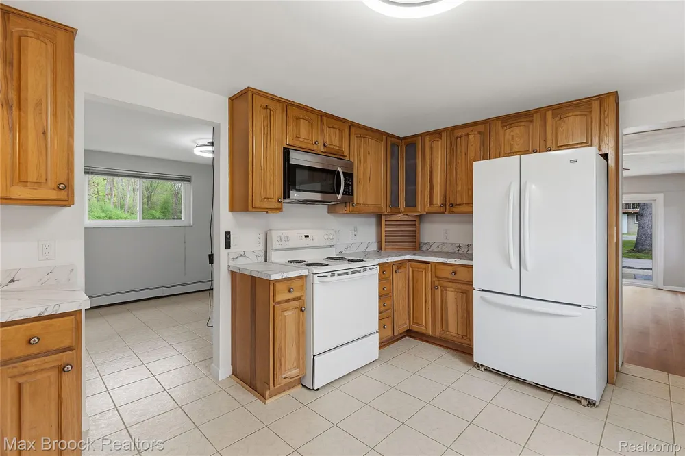 1392 Maple Grove Road Lapeer Township, MI 48446