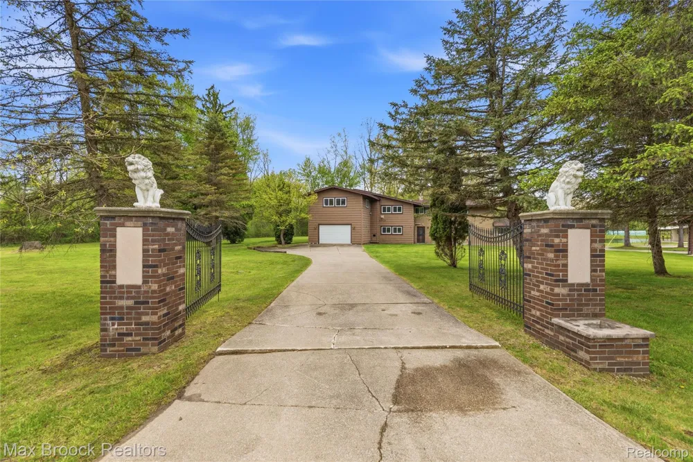 1392 Maple Grove Road Lapeer Township, MI 48446