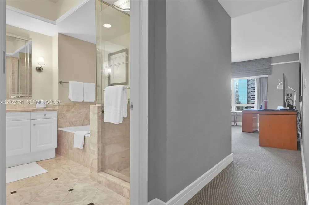 1435 Brickell Ave #3210 Miami, FL 33131