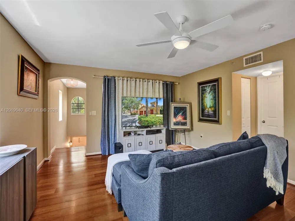 300 Scotia Dr #206 Hypoluxo, FL 33462