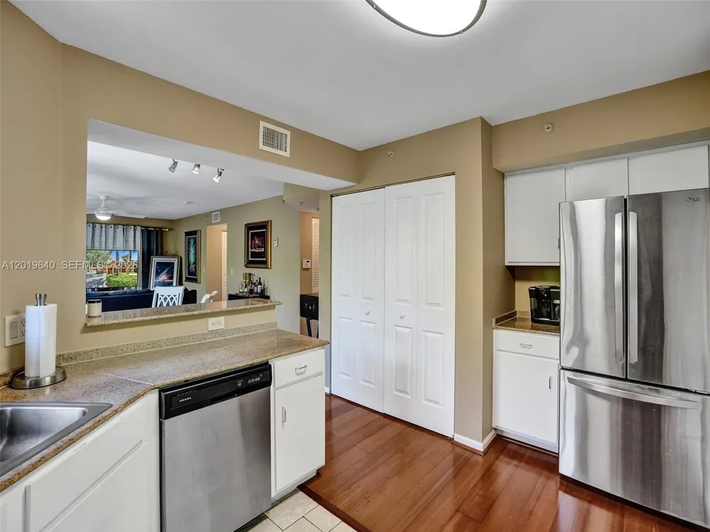 300 Scotia Dr #206 Hypoluxo, FL 33462