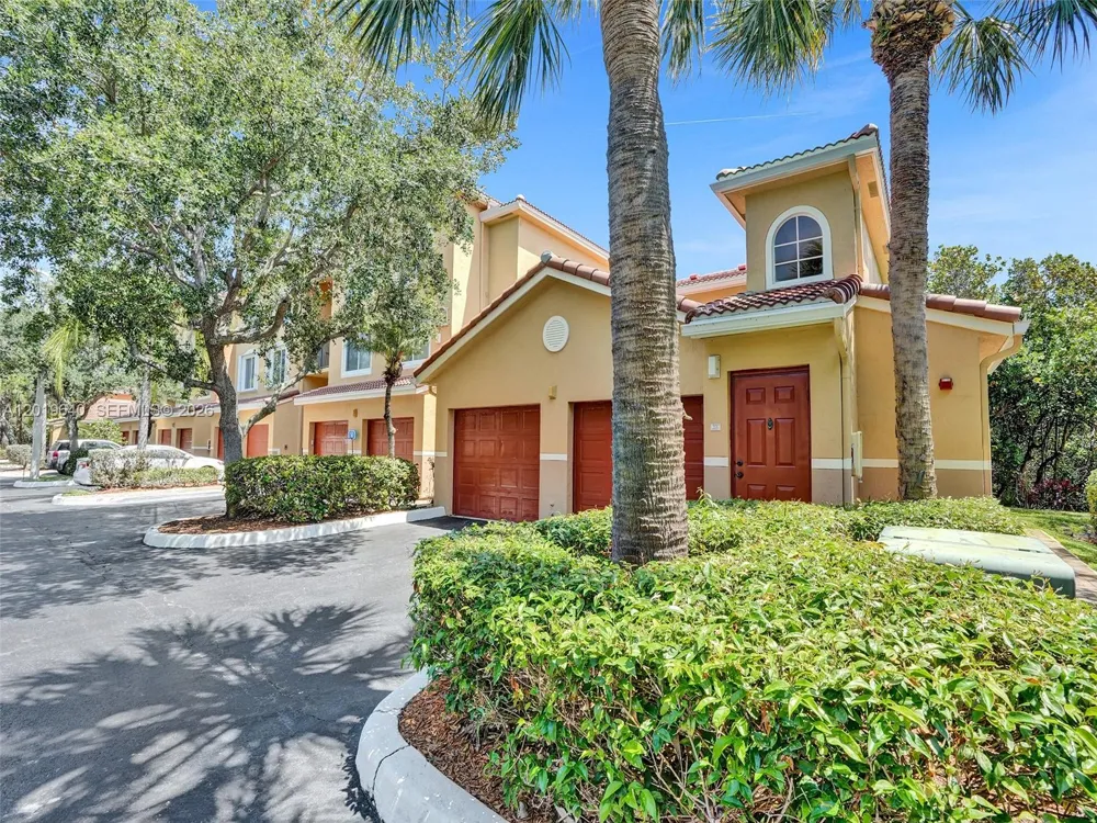 300 Scotia Dr #206 Hypoluxo, FL 33462
