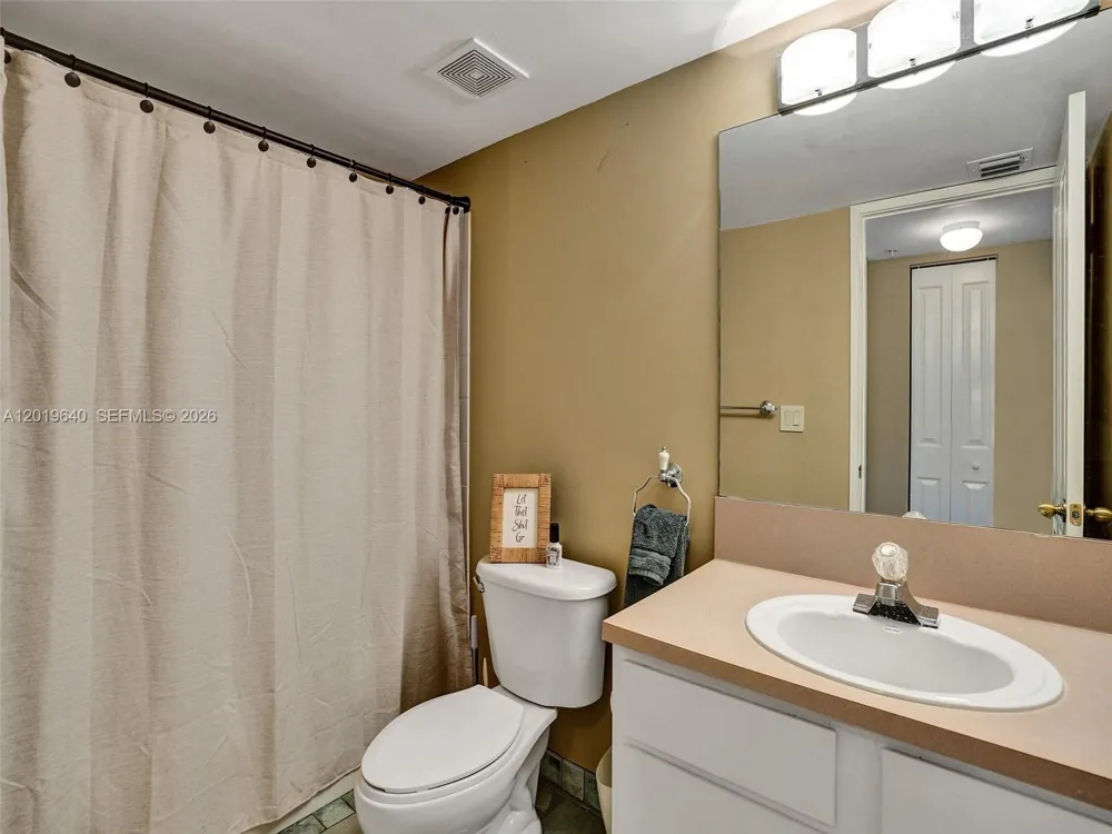 300 Scotia Dr #206 Hypoluxo, FL 33462