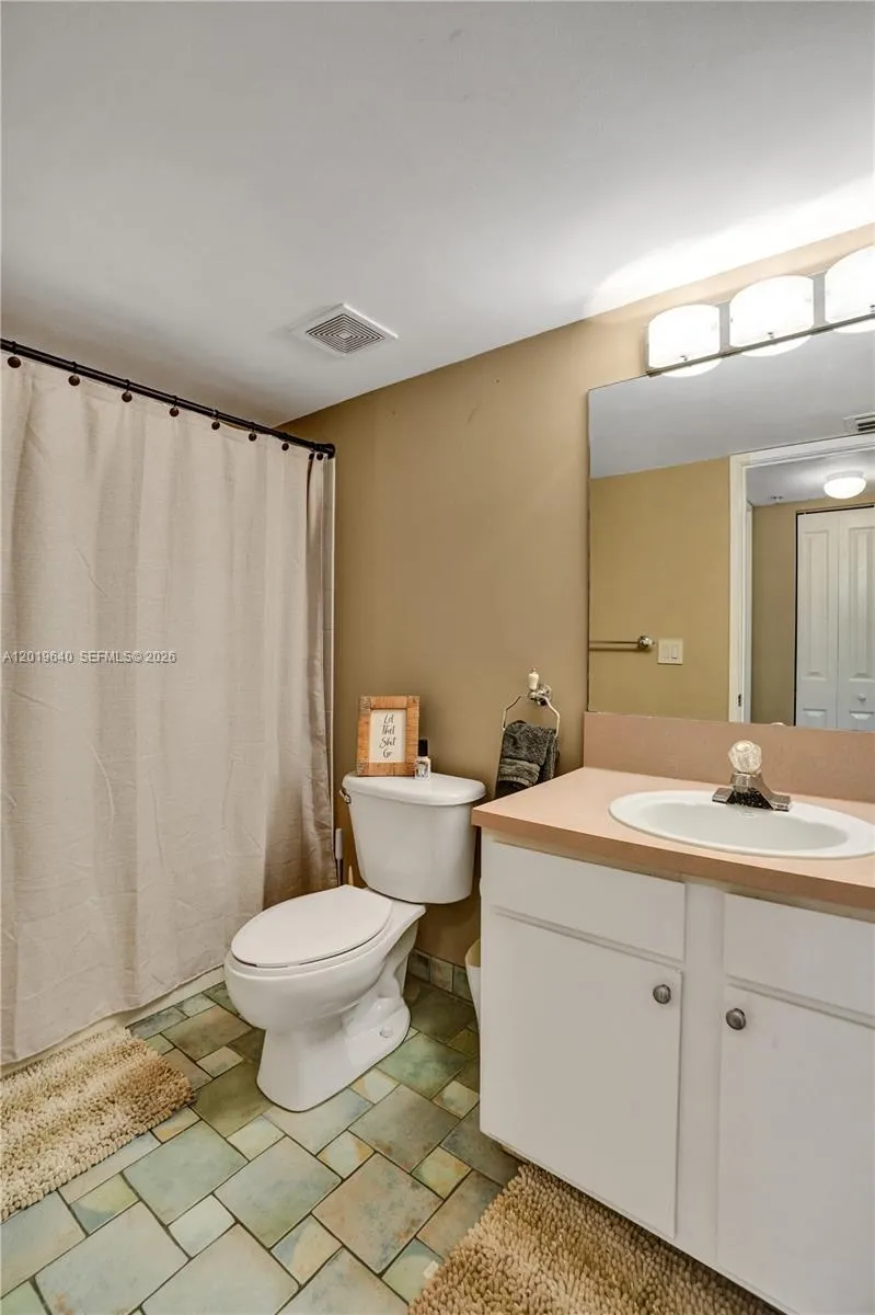 300 Scotia Dr #206 Hypoluxo, FL 33462