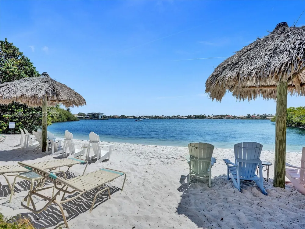 300 Scotia Dr #206 Hypoluxo, FL 33462