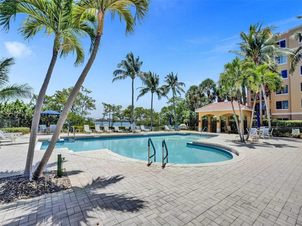 300 Scotia Dr #206 Hypoluxo, FL 33462