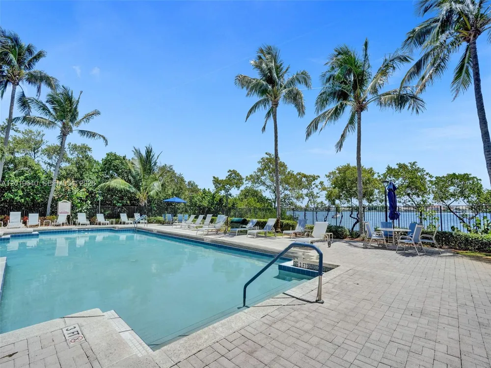 300 Scotia Dr #206 Hypoluxo, FL 33462