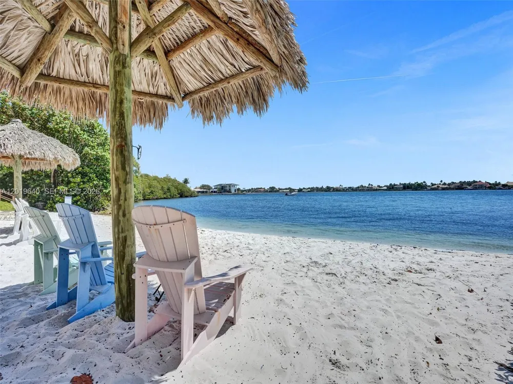 300 Scotia Dr #206 Hypoluxo, FL 33462