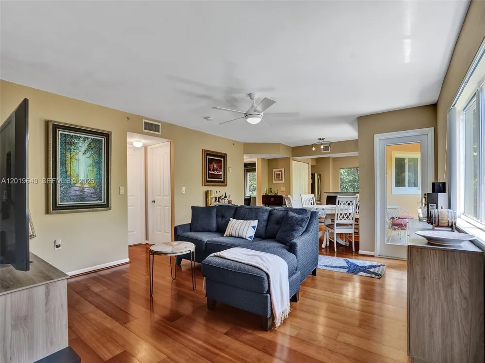 300 Scotia Dr #206 Hypoluxo, FL 33462