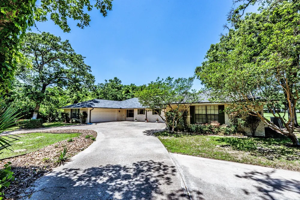 67 Fairway Drive Hilltop Lakes, TX 77871
