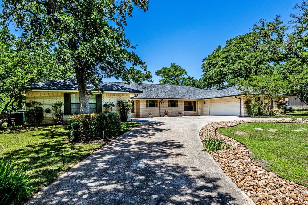 67 Fairway Drive Hilltop Lakes, TX 77871
