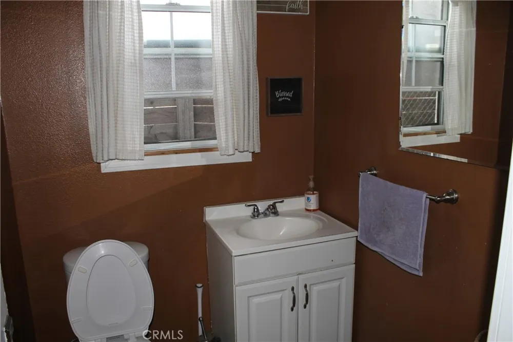 6035 Mesa Los Angeles, CA 90042