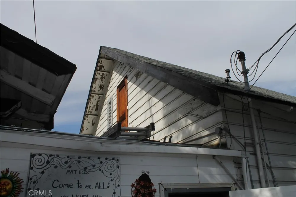 6035 Mesa Los Angeles, CA 90042