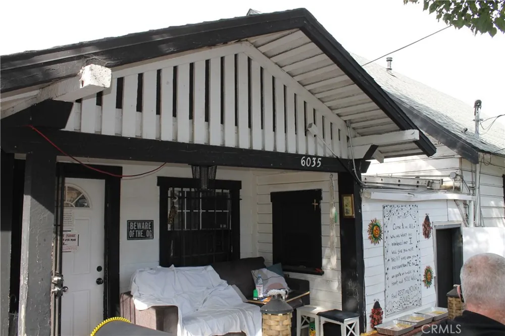 6035 Mesa Los Angeles, CA 90042