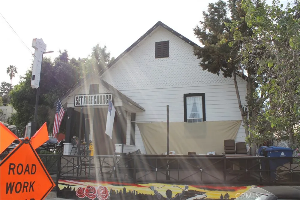 6035 Mesa Los Angeles, CA 90042