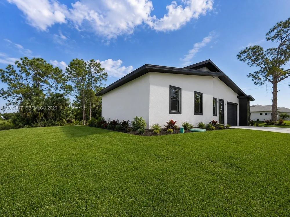 703 LONG ISLAND Lehigh Acres, FL 33974