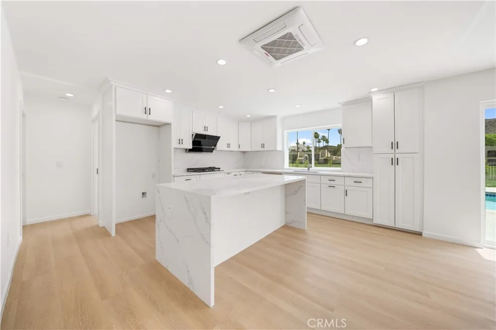 5191 E Lakeside Dr Palm Springs, CA 92264