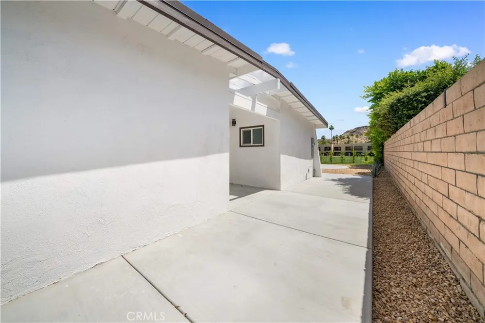 5191 E Lakeside Dr Palm Springs, CA 92264